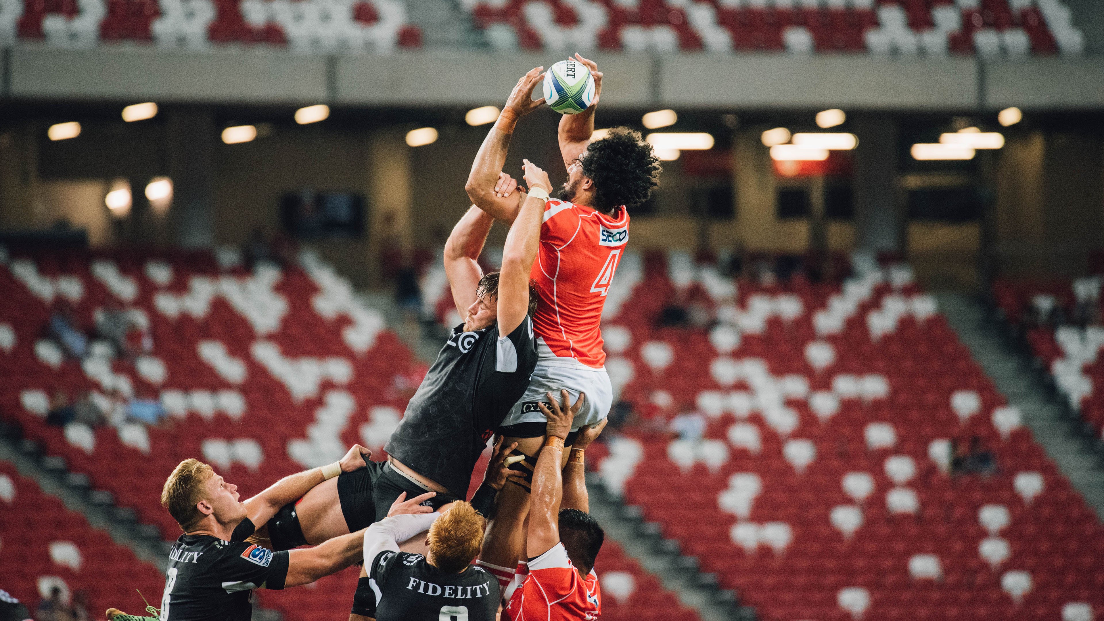 _城市夜跑的魅力：点亮城市的运动激情_，夜景跑道