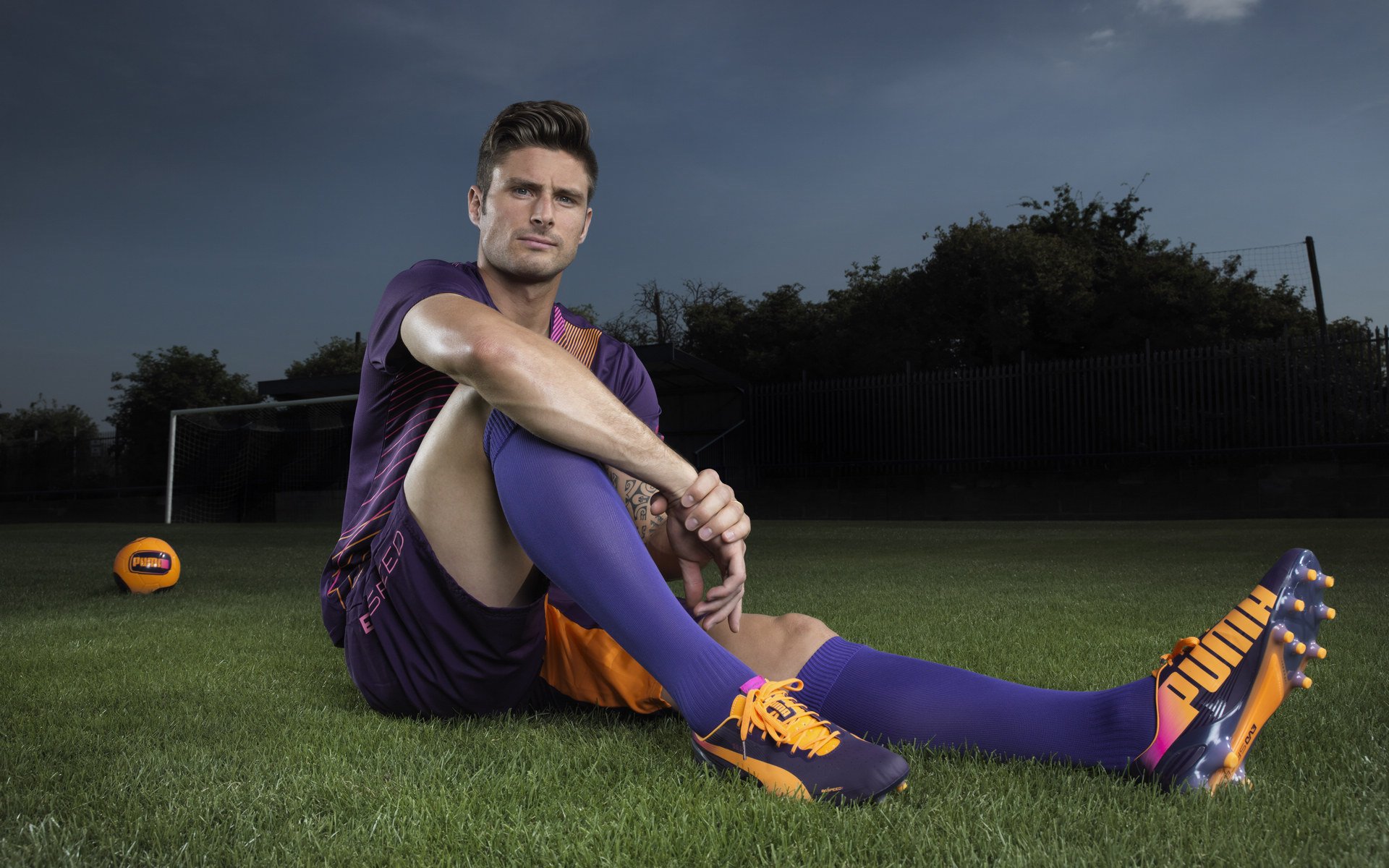 开云电子-_夜光自行车节：在灯火中穿越城市脉络_，自行车灯夜骑